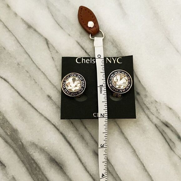Chelsea NYC Earrings Gold Toned Clear Crystal round Clip On - Picture 4 of 4